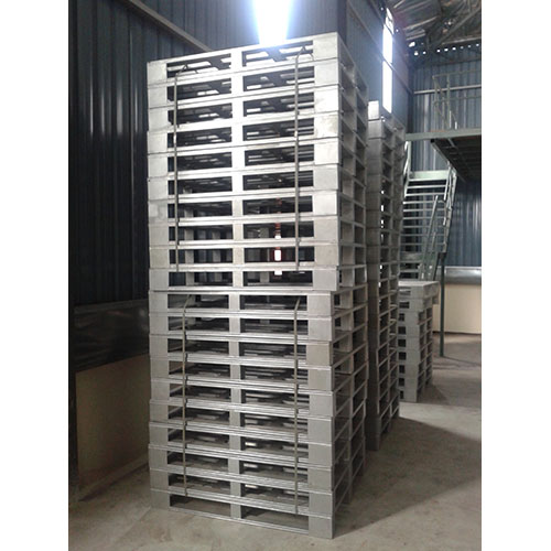 Hình 1: pallet sắt